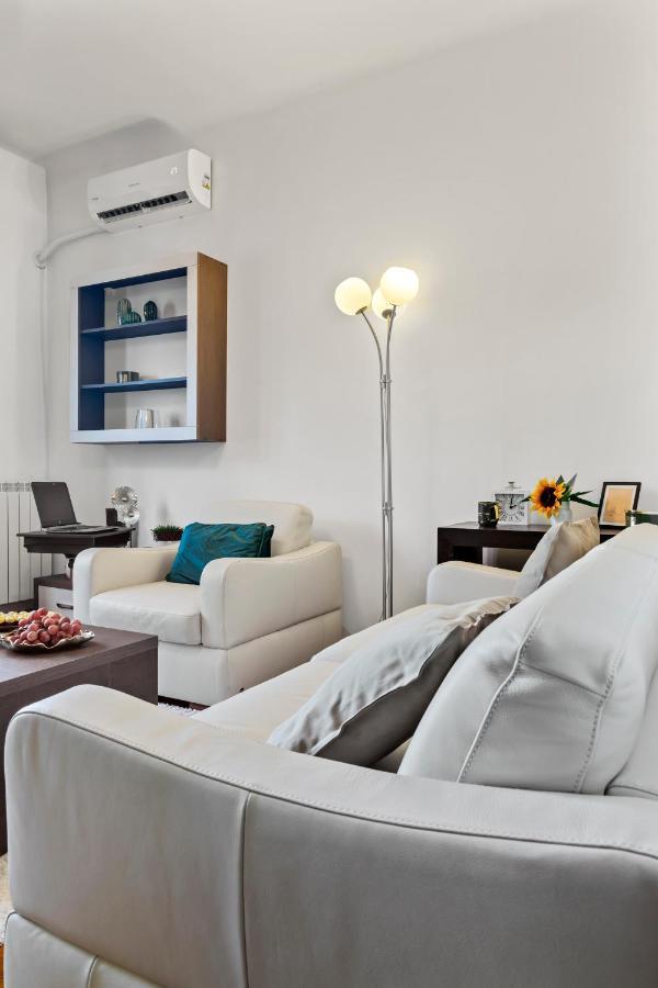 City Vibes Apartment Bukarest Exteriör bild